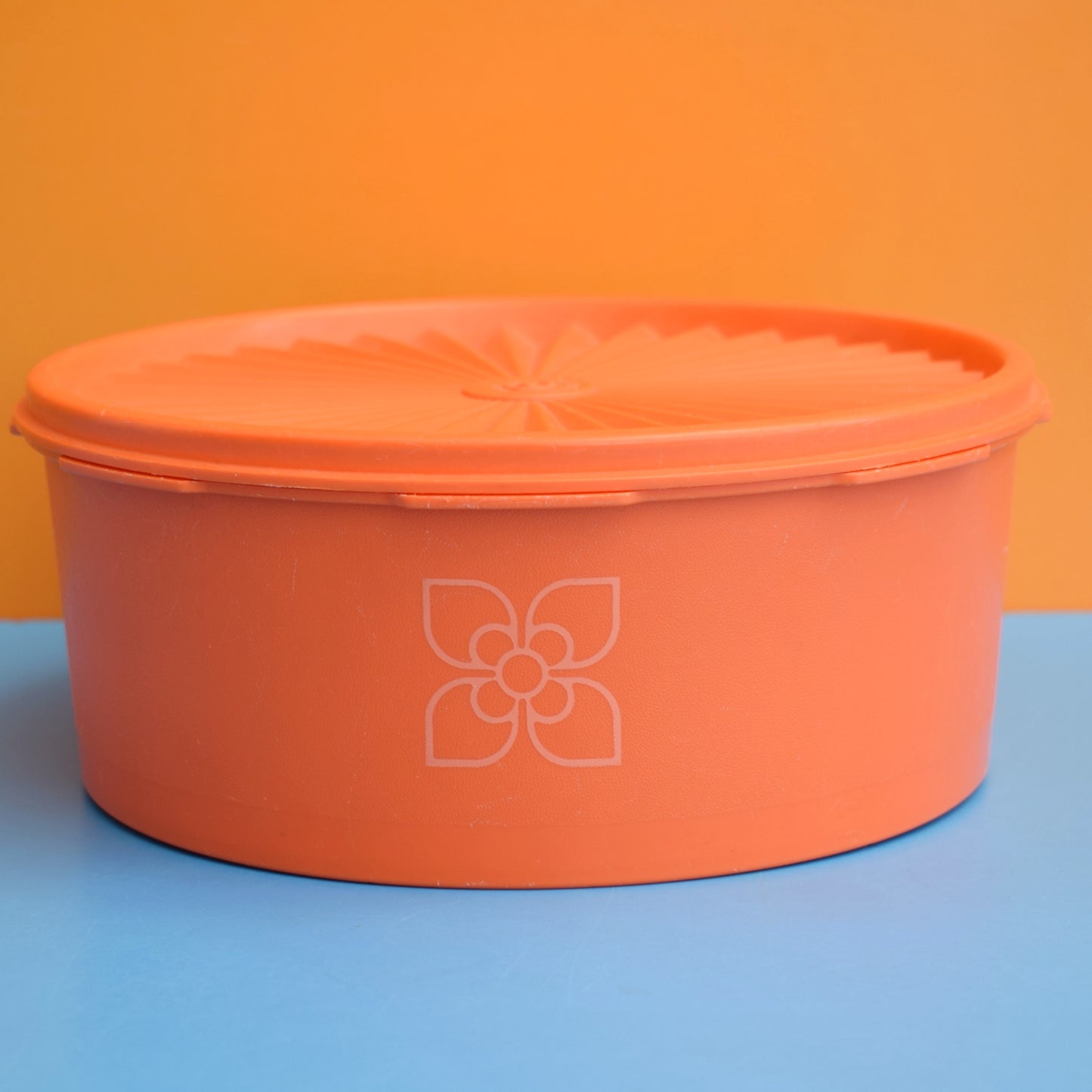 Vintage 1970s Tupperware Fan Top - Orange .