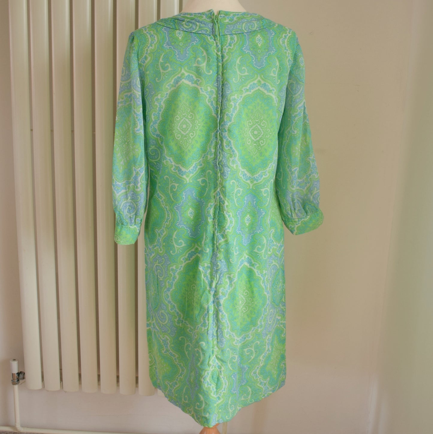 Vintage 1960s Shift Dress - Paisley Green Size 12/14