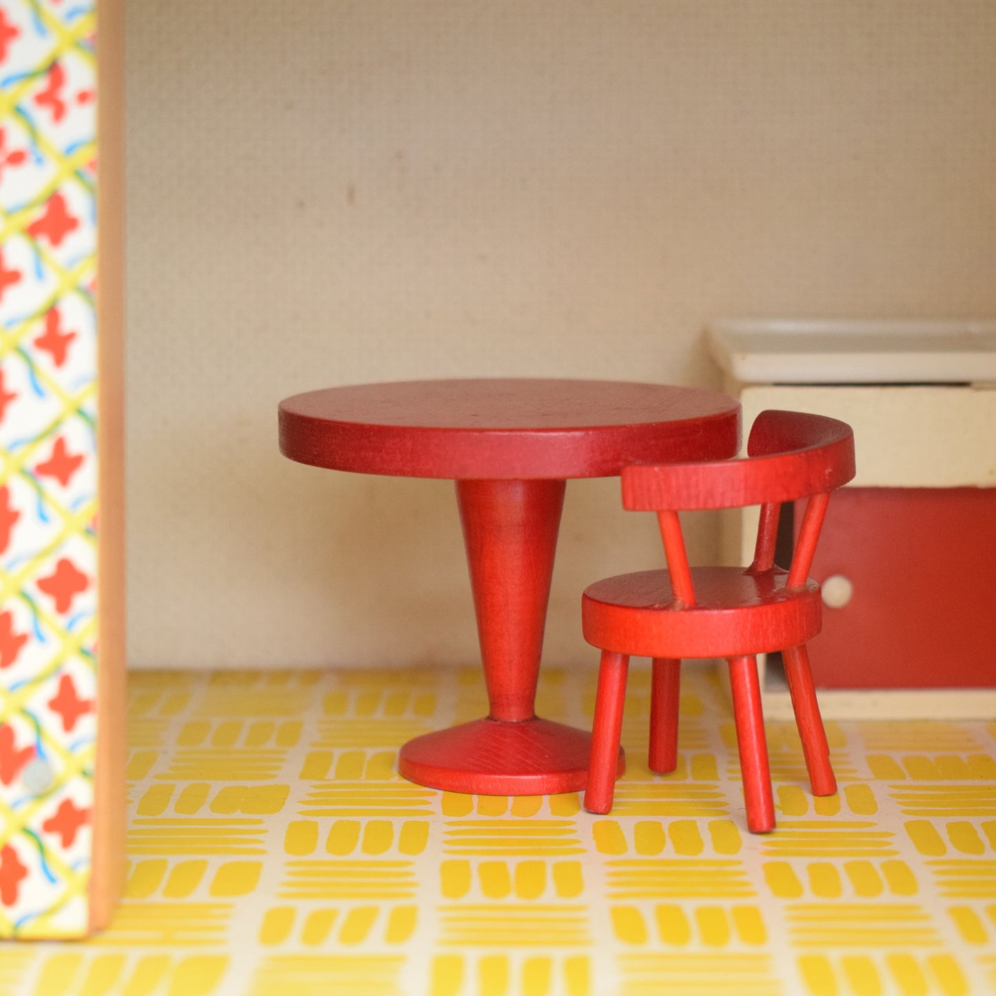 Vintage 1970s Mettoy Dollhouse / Tofa Furniture