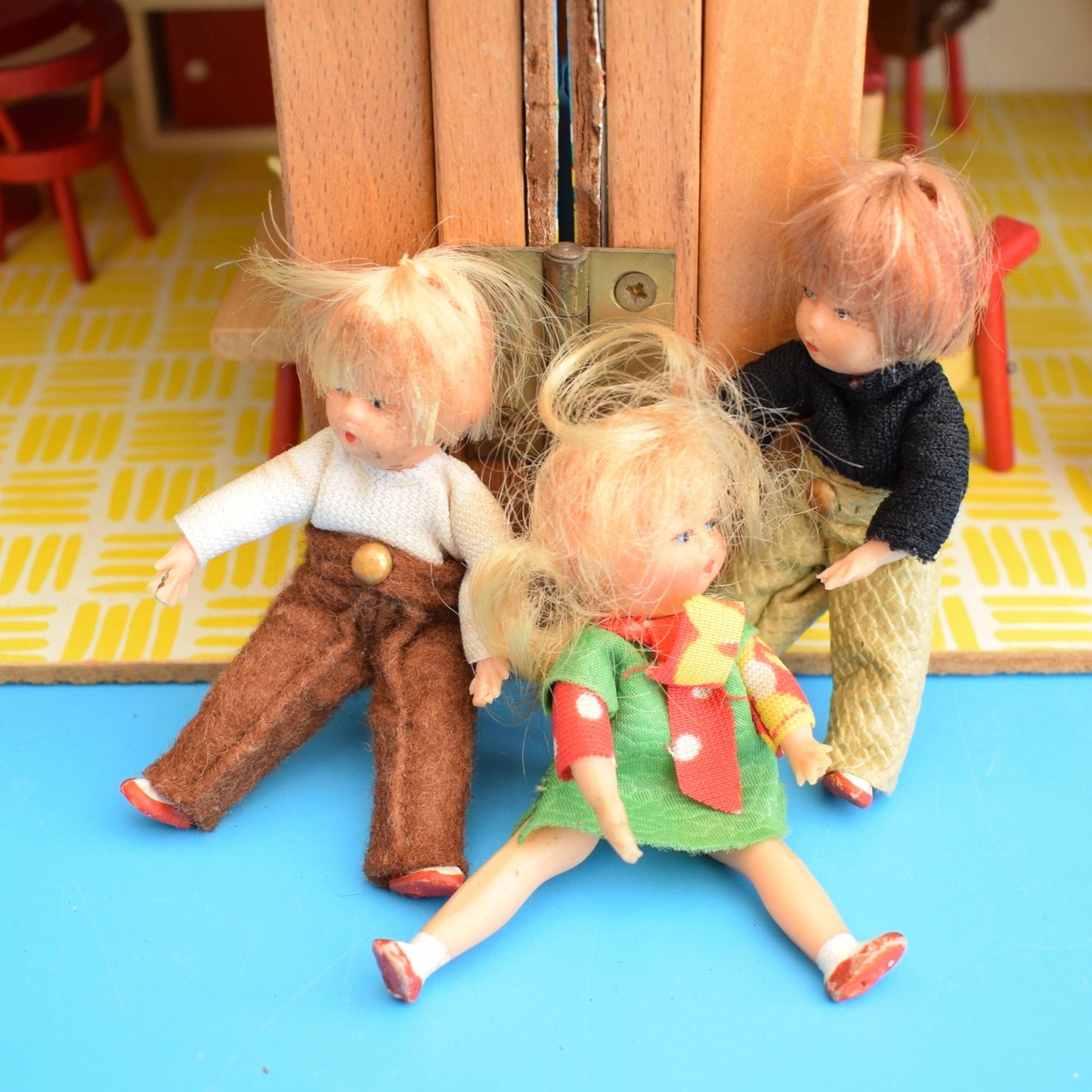 Vintage 1970s Mettoy Dollhouse / Tofa Furniture