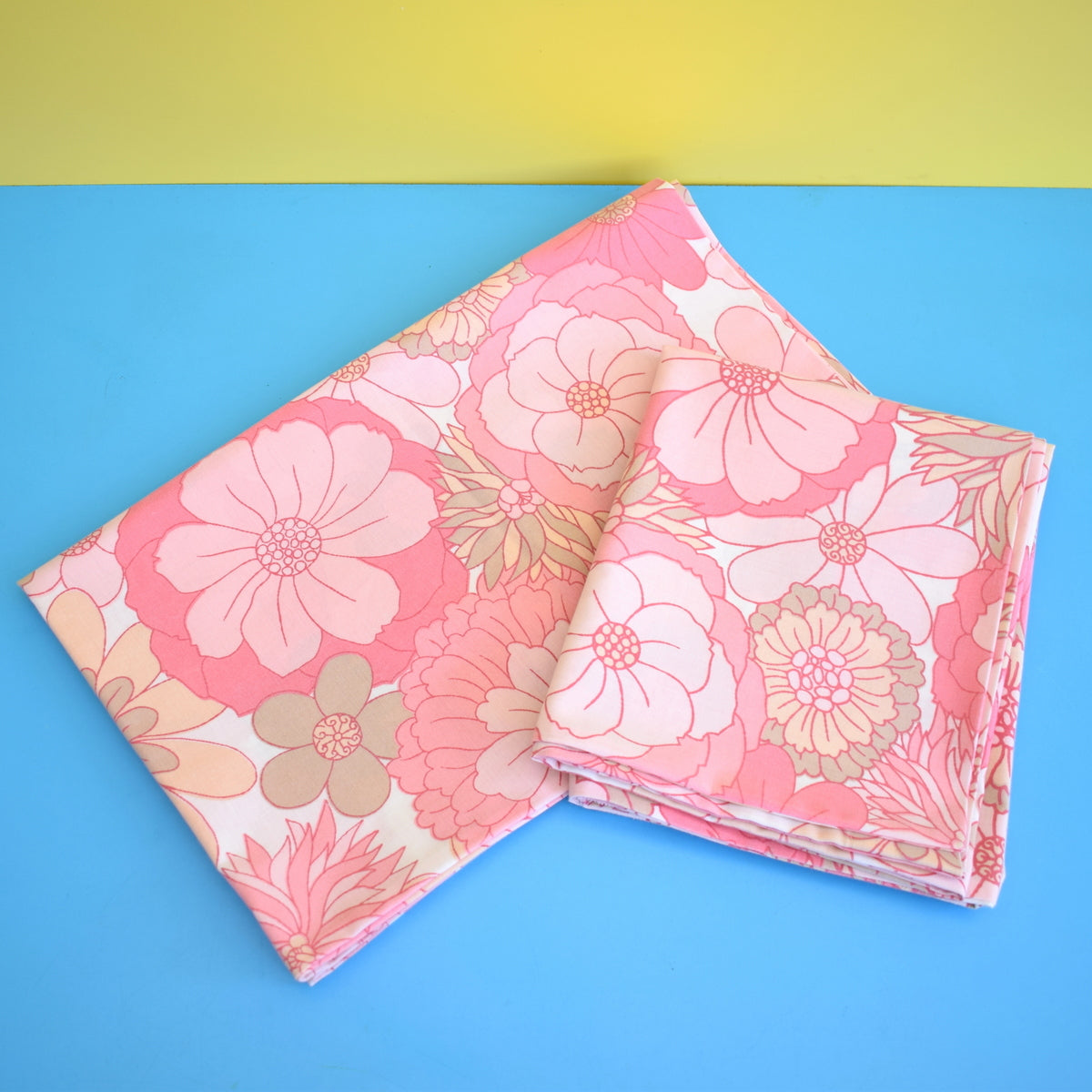 Vintage 1960s Pillow Cases (Pair) - Flower Power Cotton - Pink