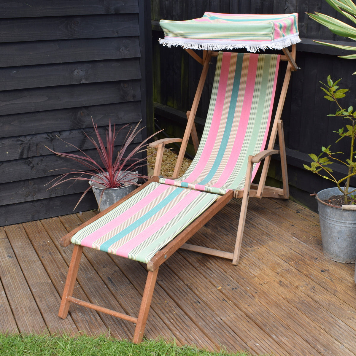 Vintage Stunning Deckchair With Sunshade Footrest – Pineapple Retro