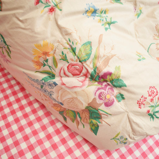 Vintage 1950s Pretty Eiderdown - Spring Flowers by Vintage