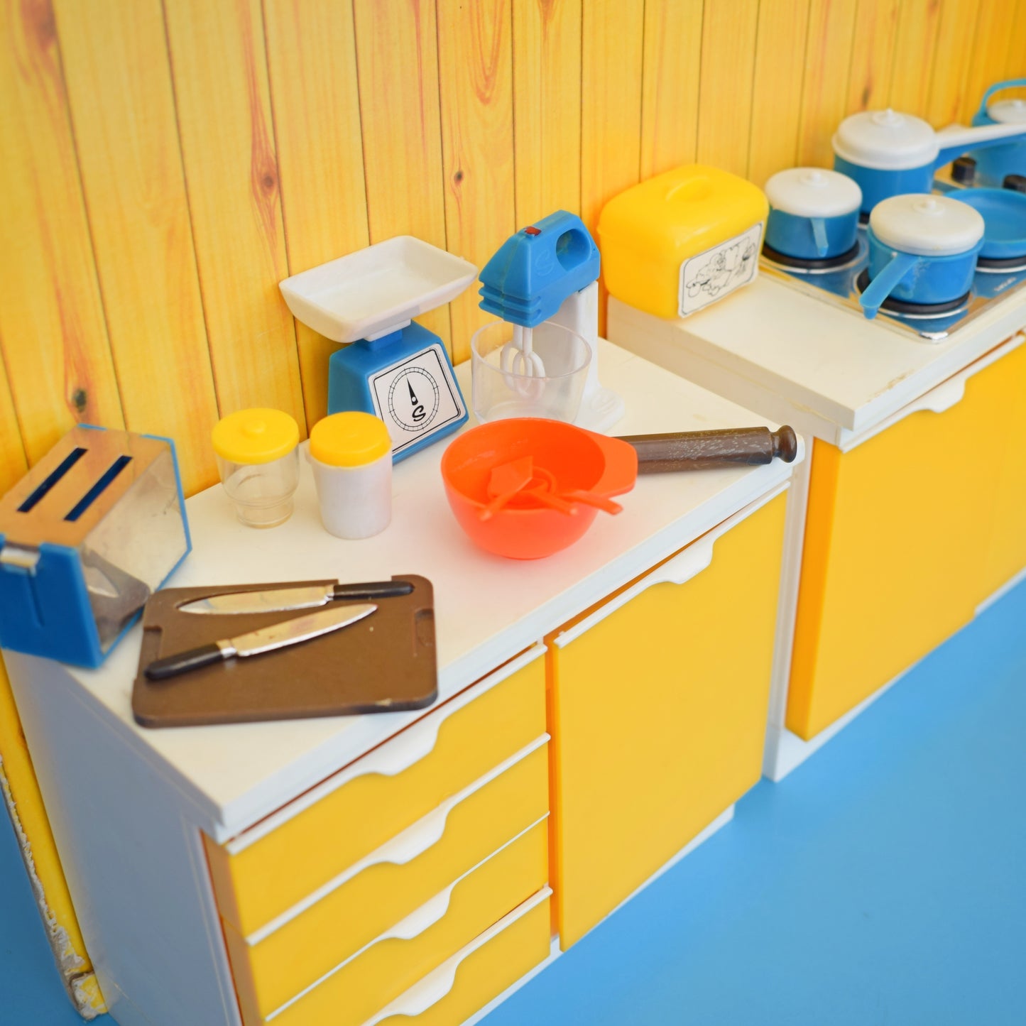 Vintage 1970s Sindy Doll Kitchen Pieces