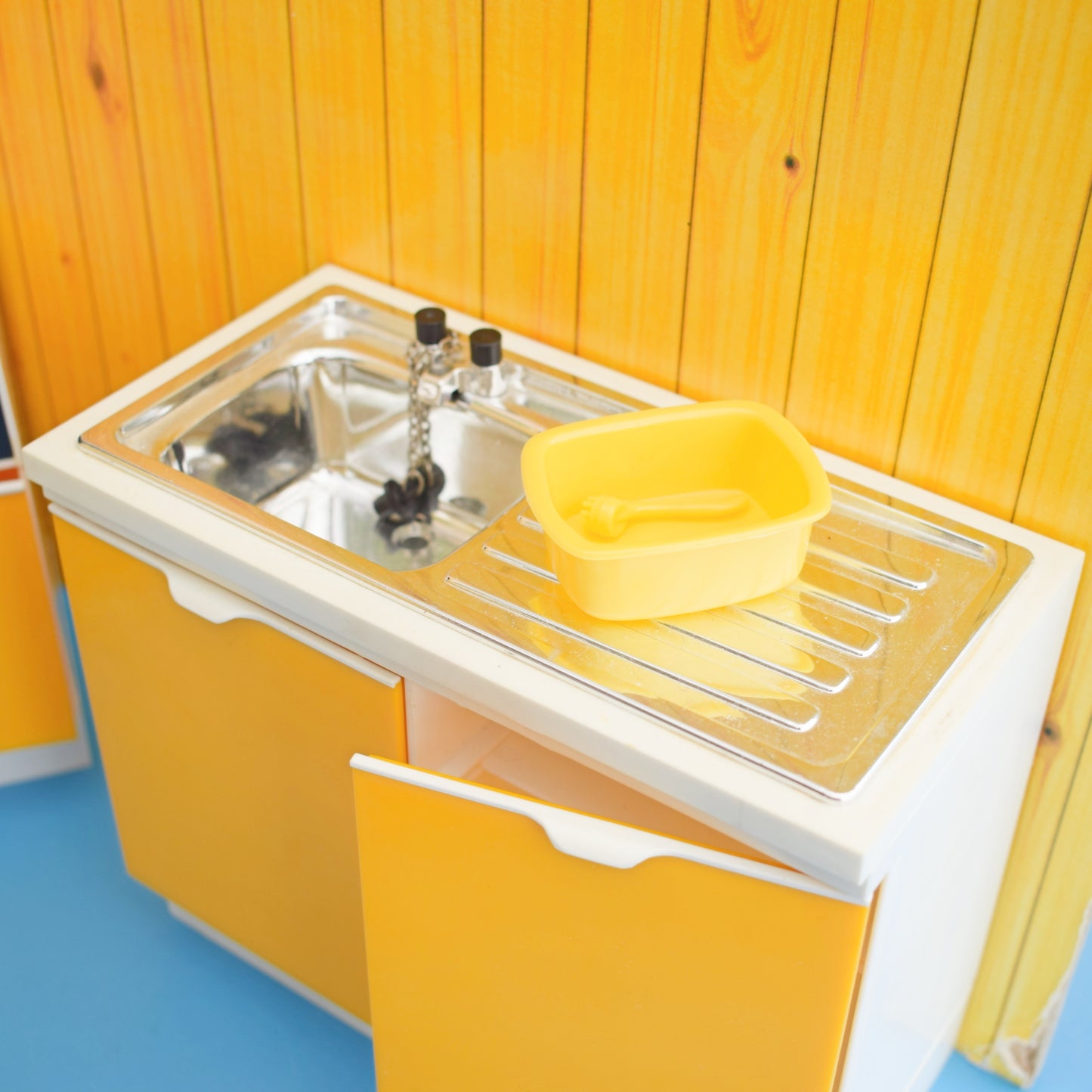 Vintage 1970s Sindy Doll Kitchen Pieces