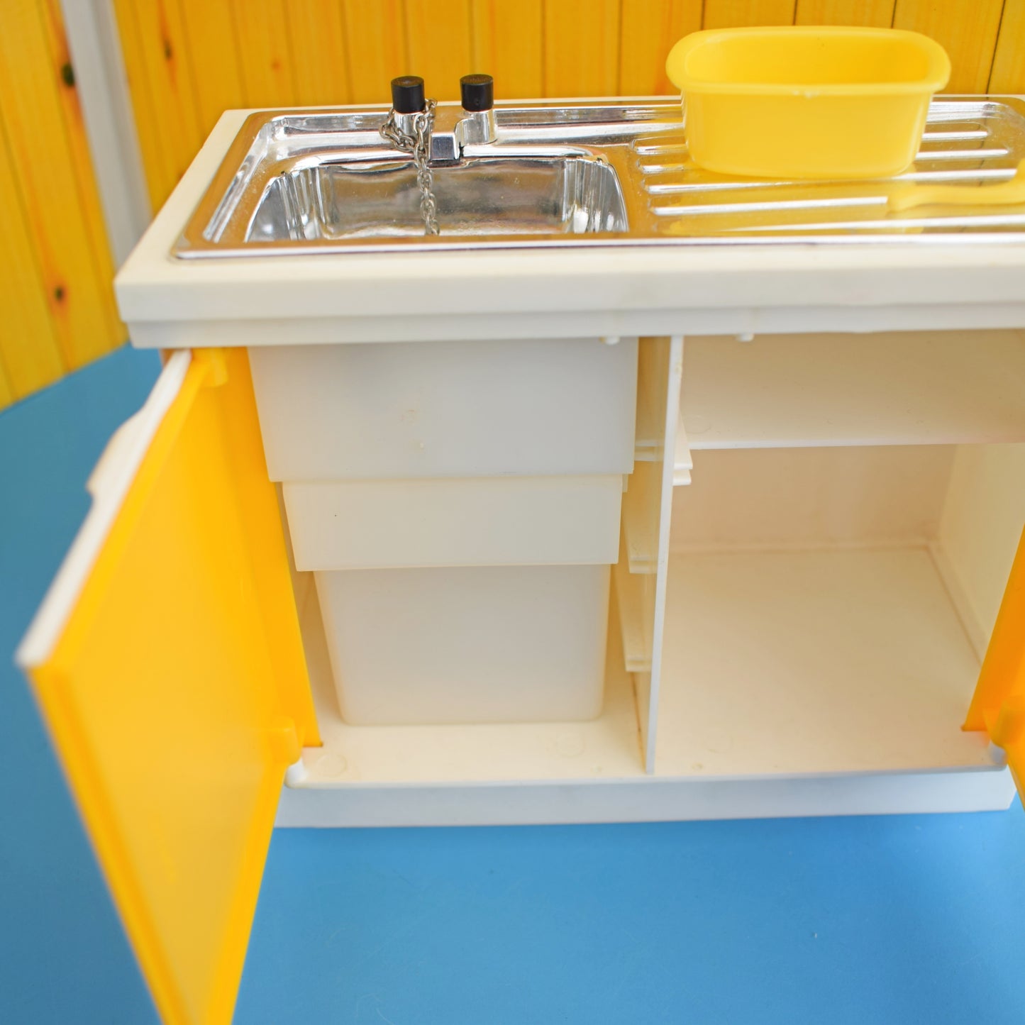 Vintage 1970s Sindy Doll Kitchen Pieces