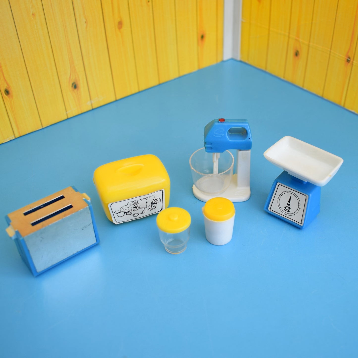 Vintage 1970s Sindy Doll Kitchen Pieces