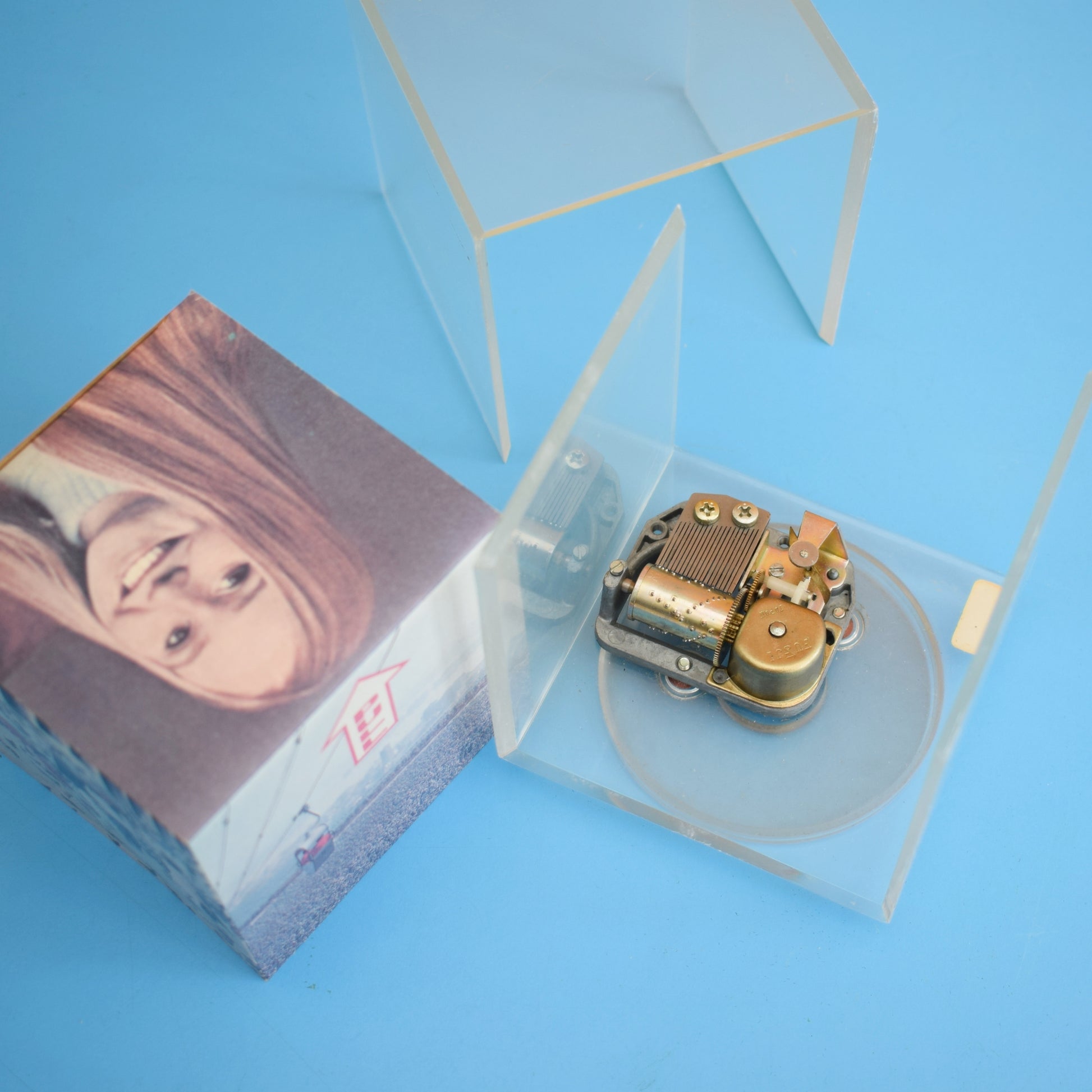 Vintage 1970s Musical Photo Cube by Vintage