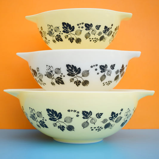 Vintage 1960s Pyrex Mixing Bowls - Gooseberry