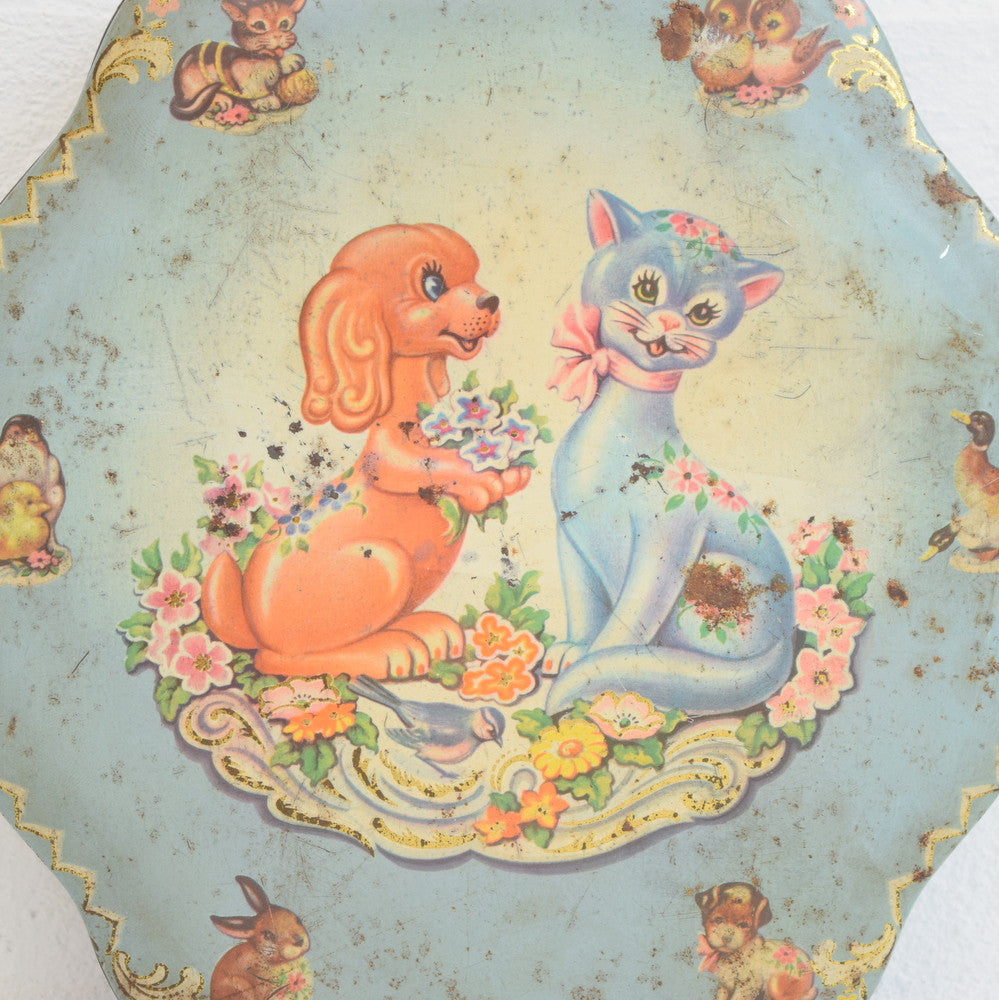Vintage 1950s Kitsch Metal Tin - Dog & Cat Design, Pastels detail