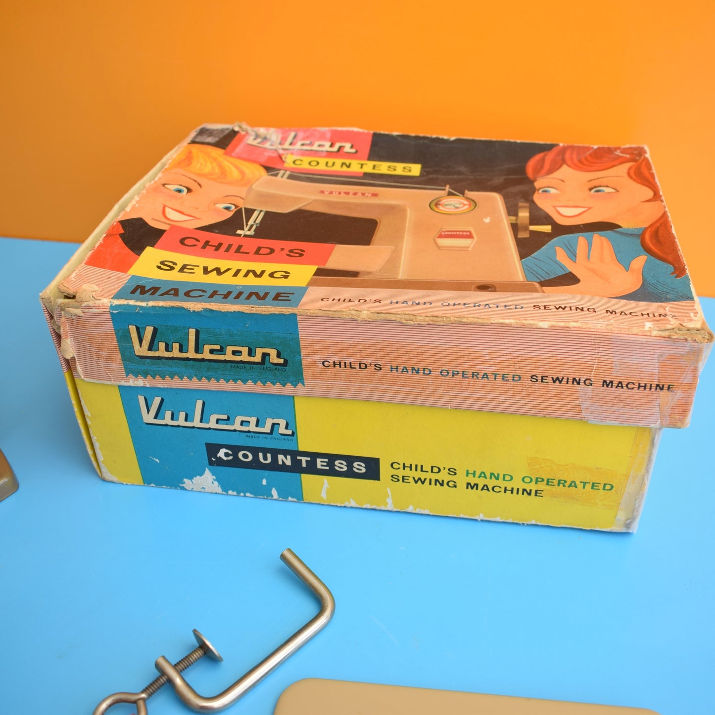 Vintage 1950s Vulcan Countess Sewing Machine