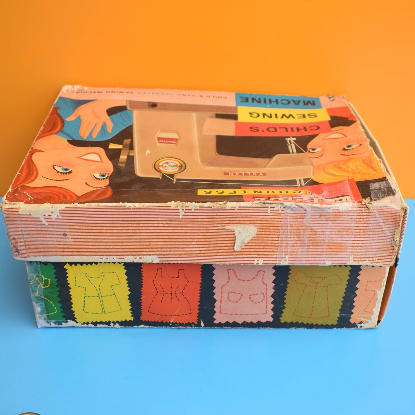 Vintage 1950s Vulcan Countess Sewing Machine