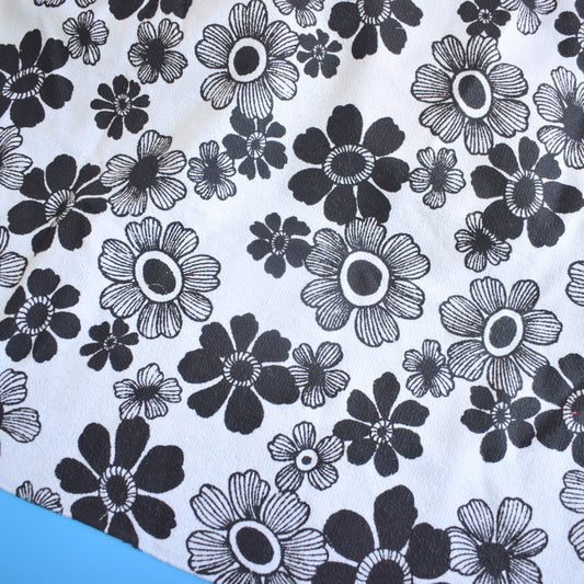Vintage 1960s Towelling Fabric - Pink Flower Power Or Monochrome