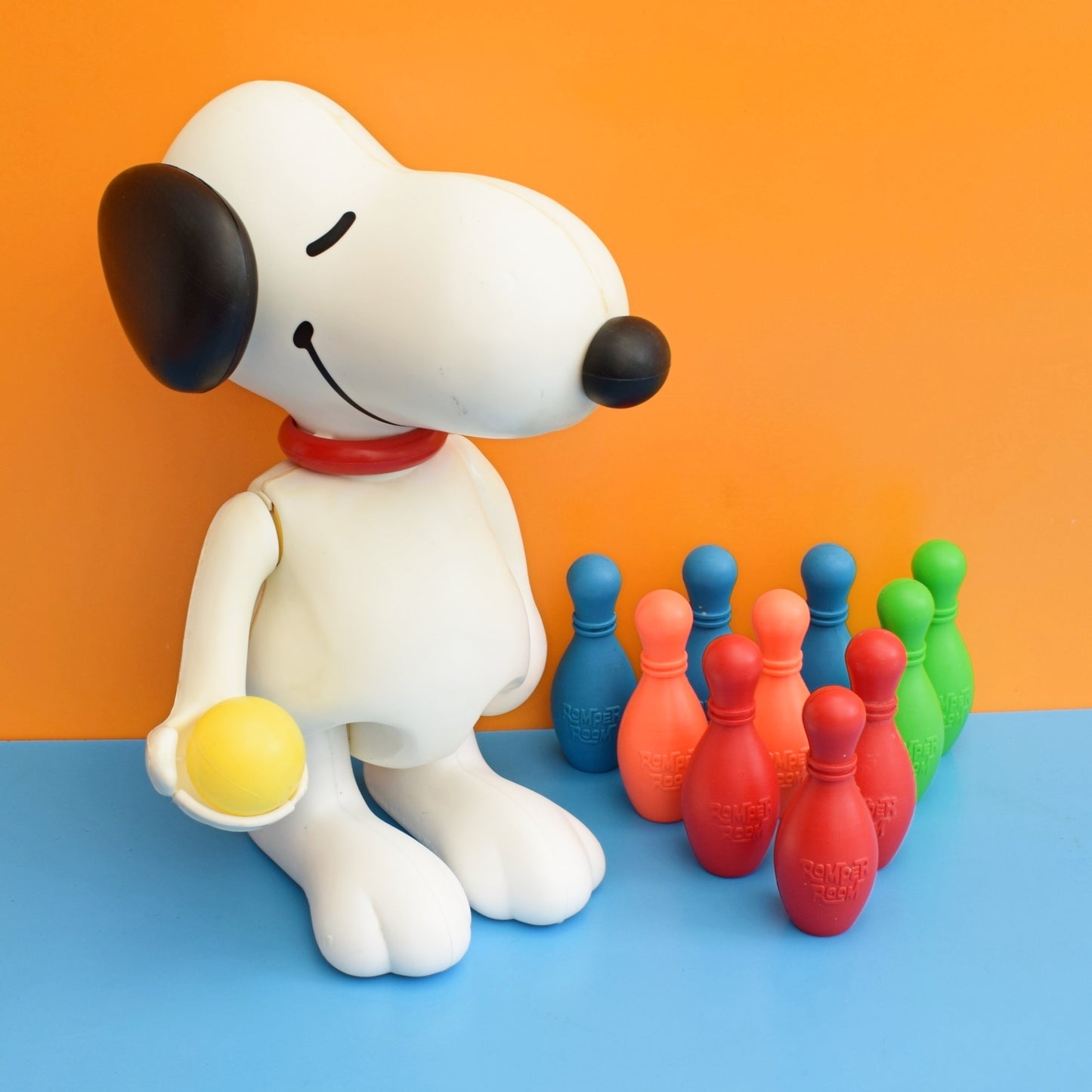 Vintage 1970s Giant Bowling Snoopy With skittles / Ball