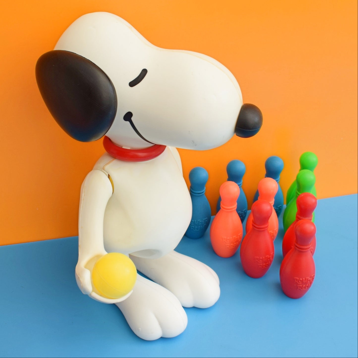 Vintage 1970s Giant Bowling Snoopy With skittles / Ball