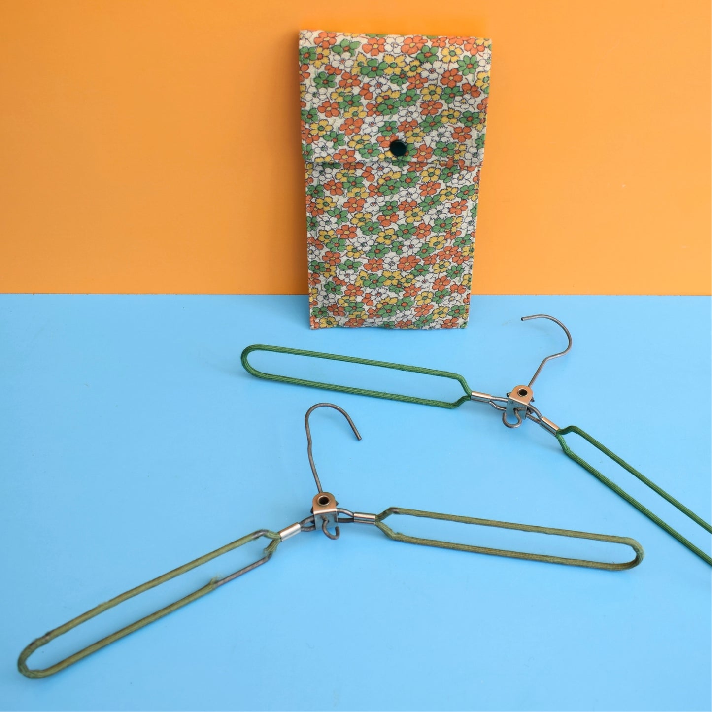 Vintage 1950s Folding Hangers in Pouch - Floral