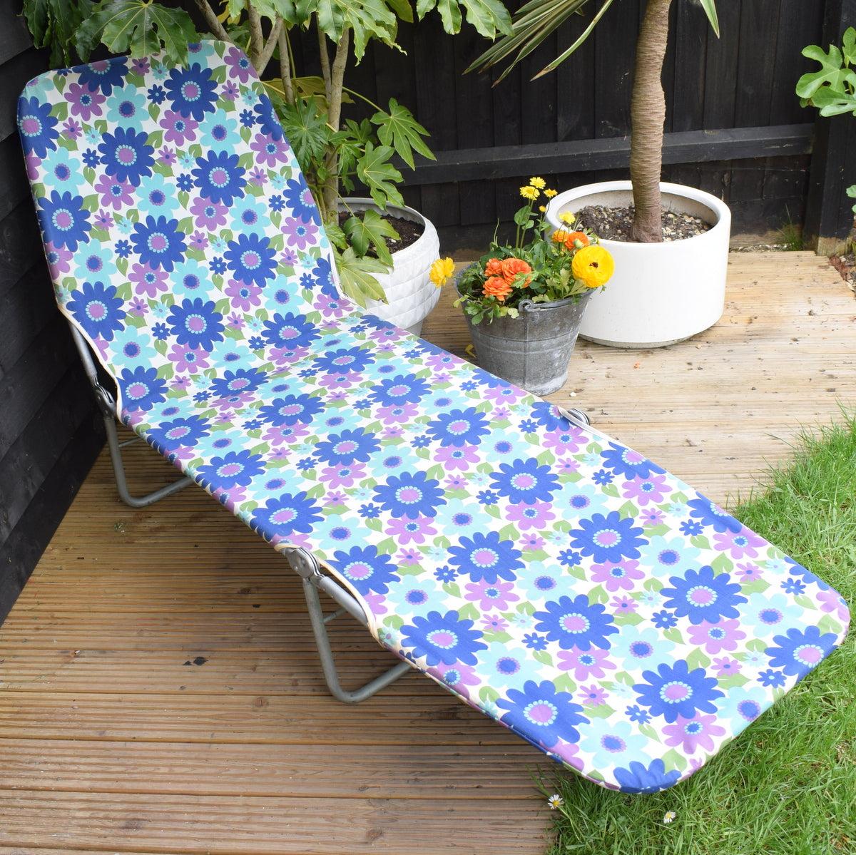 Vintage 1960s Garden Sun Lounger - Blue & Purple Daisy Flower Power