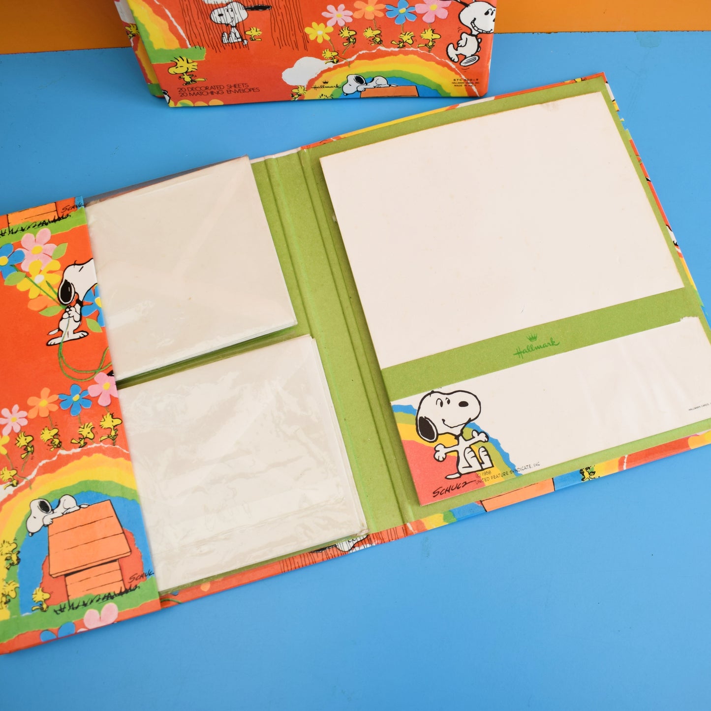 Vintage 1970s Snoopy Writing Paper Set