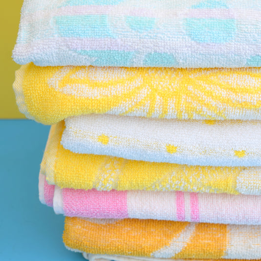 Vintage 1960s Cotton Hand / Bath Towels - Flower Power