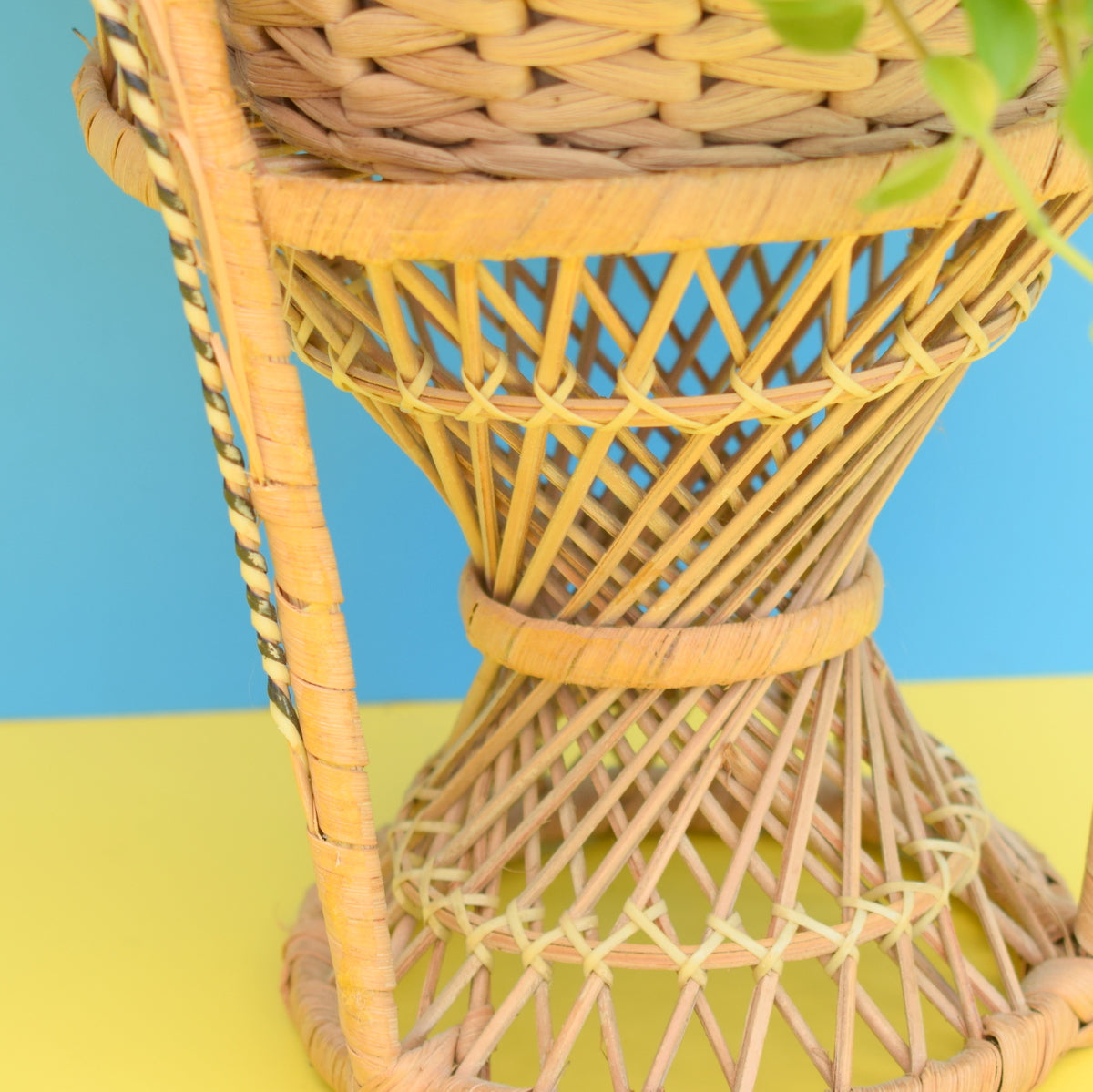 Vintage 1970s Mini Wicker Peacock Chair / Plant Stand - Natural