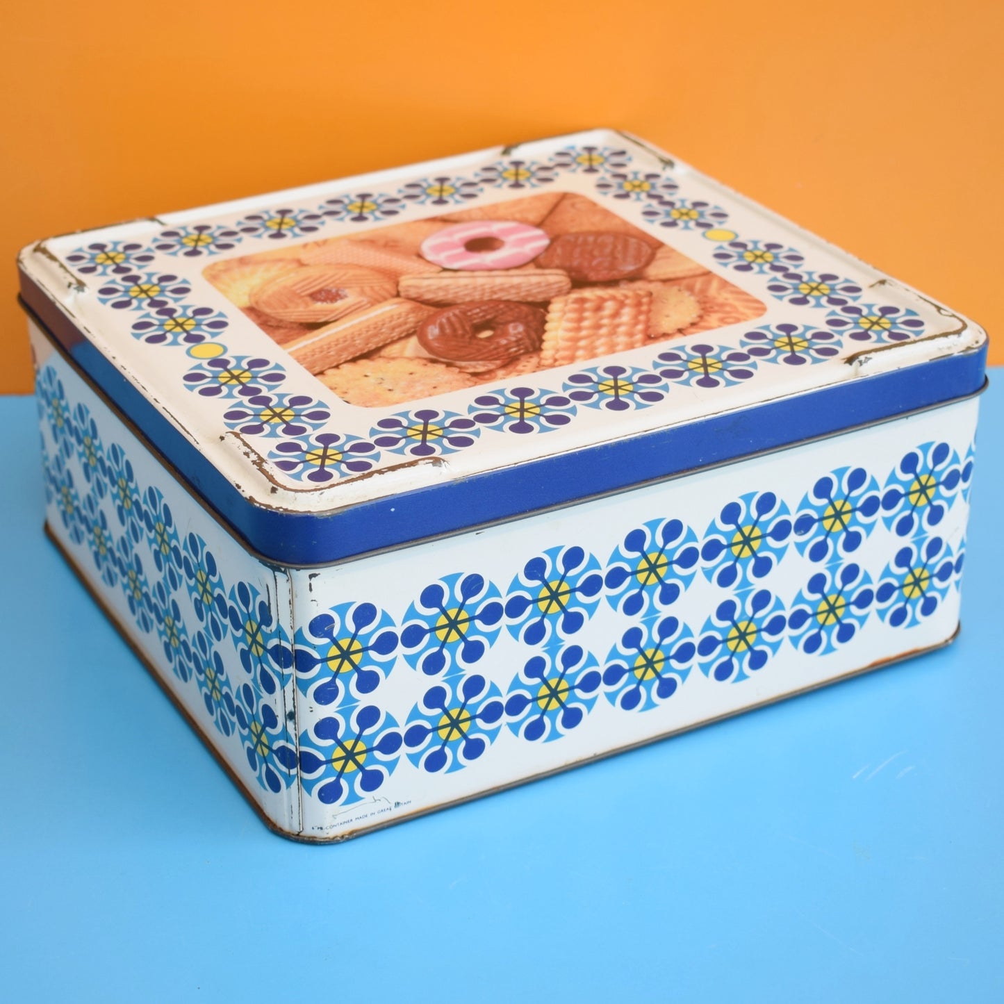 Vintage 1960s Large Biscuit Tin - Blue FLowers