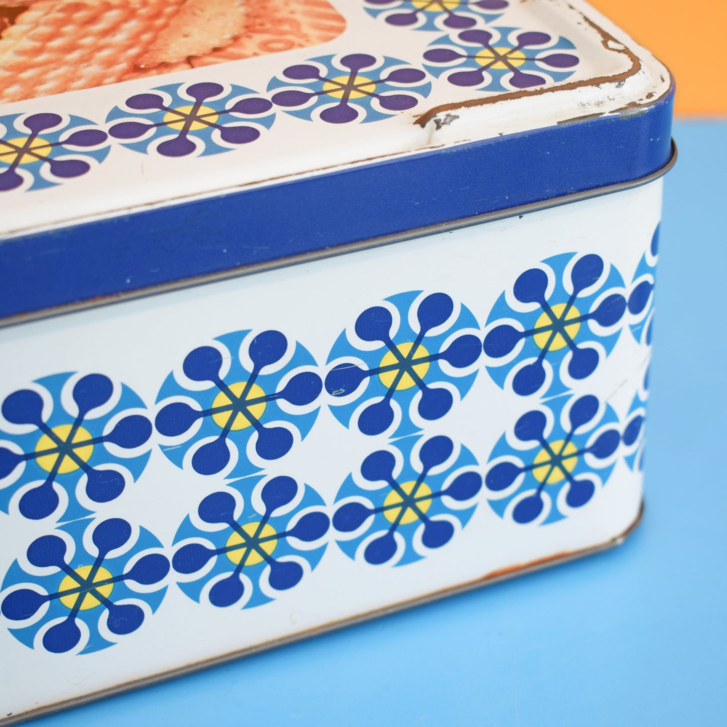 Vintage 1960s Large Biscuit Tin - Blue FLowers
