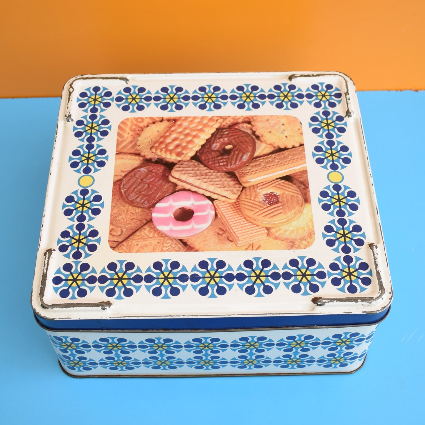 Vintage 1960s Large Biscuit Tin - Blue FLowers