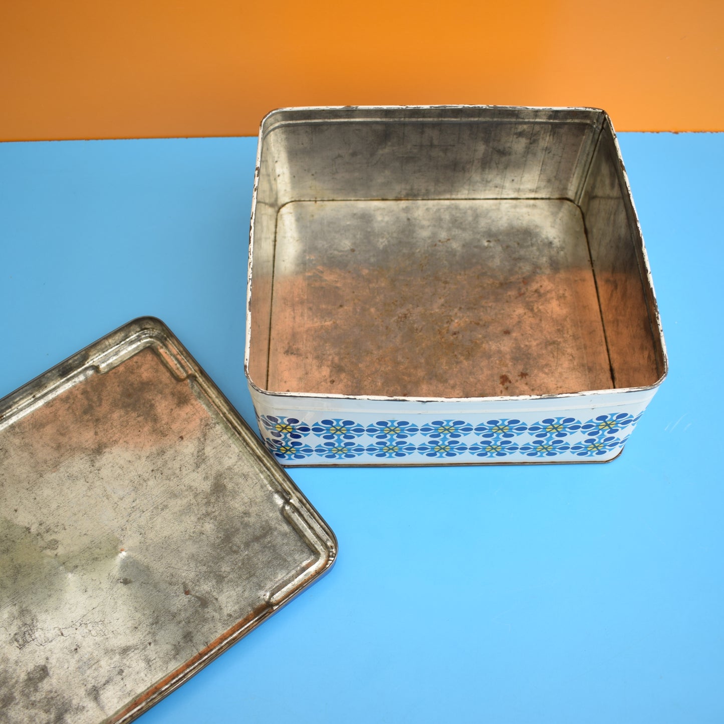 Vintage 1960s Large Biscuit Tin - Blue FLowers