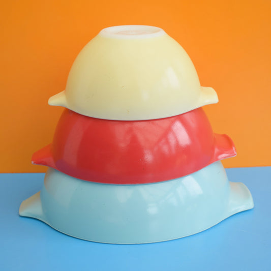 Vintage 1960s Pyrex Carnival Bowl Nest