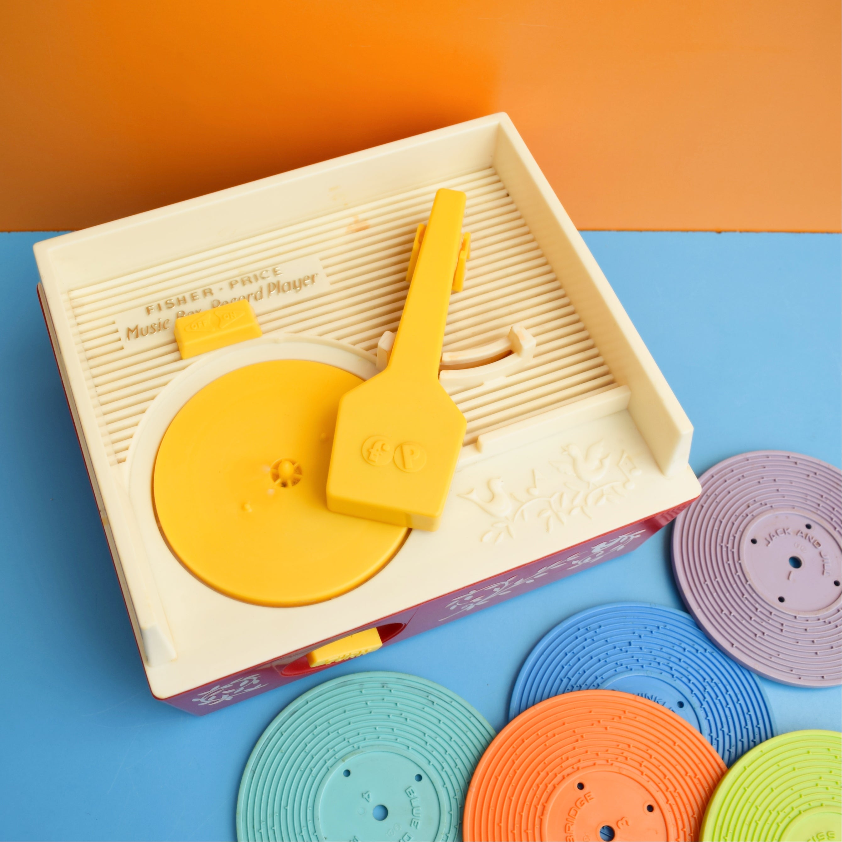 ヴィンテージ(訳あり) FisherPrice MUSICBOX SWEEPER Vintage 1980s Fisher Price Music Box Record Player . – Pineapple Retro