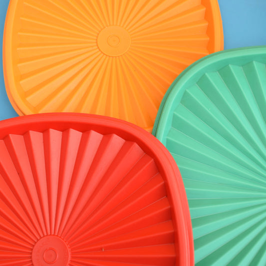 Vintage 1970s Tupperware Fan Top Tubs