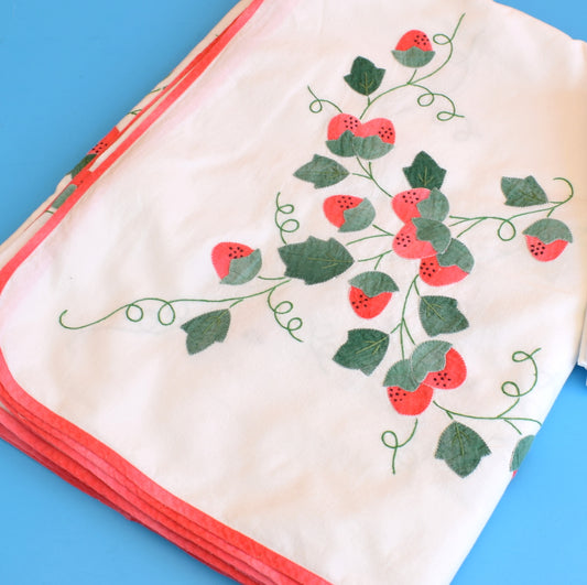 Vintage 1960s Embroidered Strawberry Tablecloth / Napkins