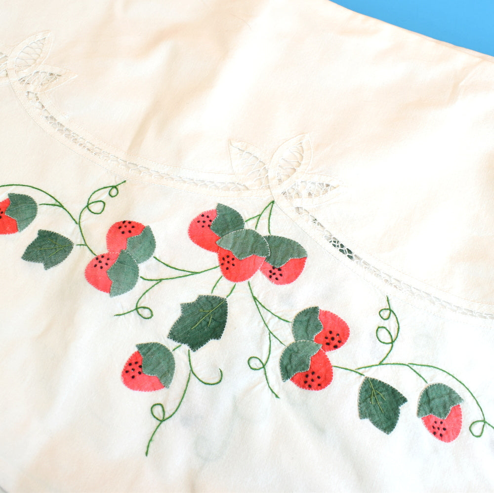 Vintage 1960s Embroidered Strawberry Tablecloth / Napkins