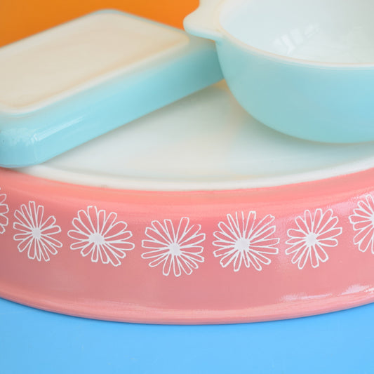 Vintage 1950s Pyrex Glass - Pink Daisy / Turquoise Bits