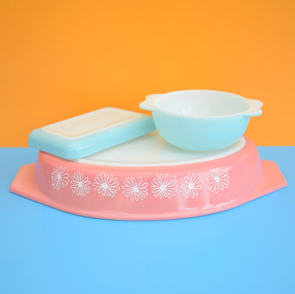 Vintage 1950s Pyrex Glass - Pink Daisy / Turquoise Bits