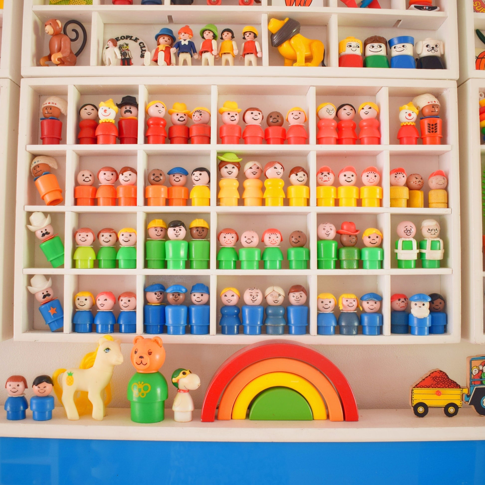 Vintage 1990s Wood Display Unit - Ikea . by Pineapple Retro