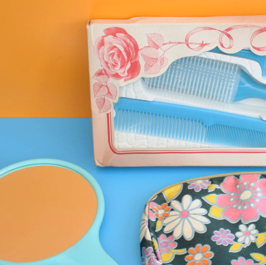 Vintage 1960s Wash Bag Set - Flower Power - Blue