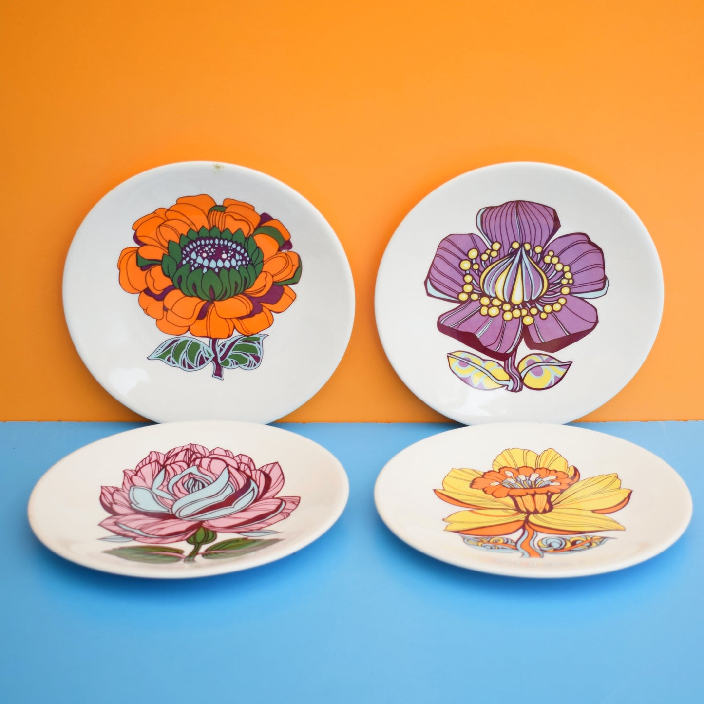 Vintage 1970s Flower Power Plates - Washington Pottery