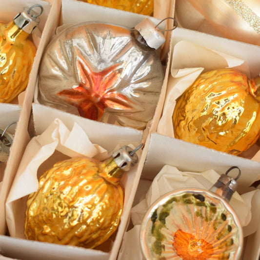 Vintage 1950s Glass Walnut / Concave Mixed Decorations - Gold