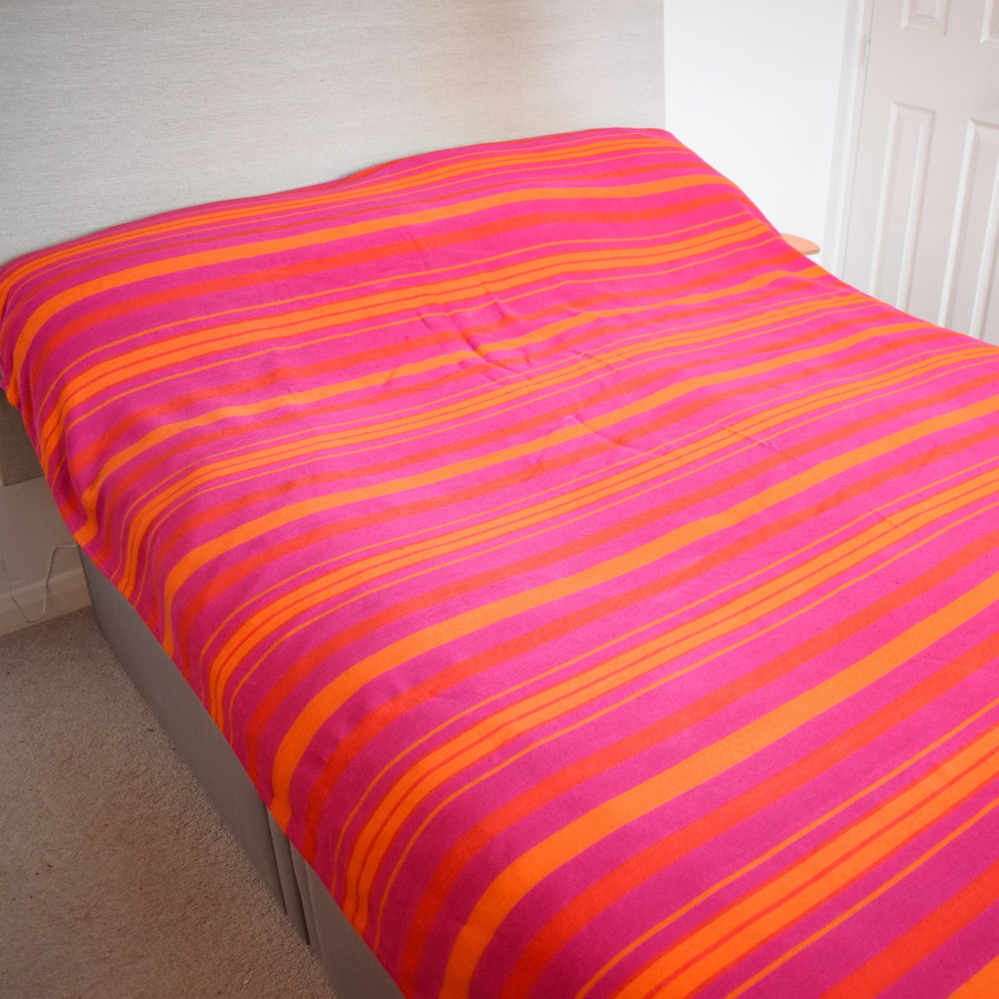 Vintage 1960s Bedspread - Fuschia & Orange