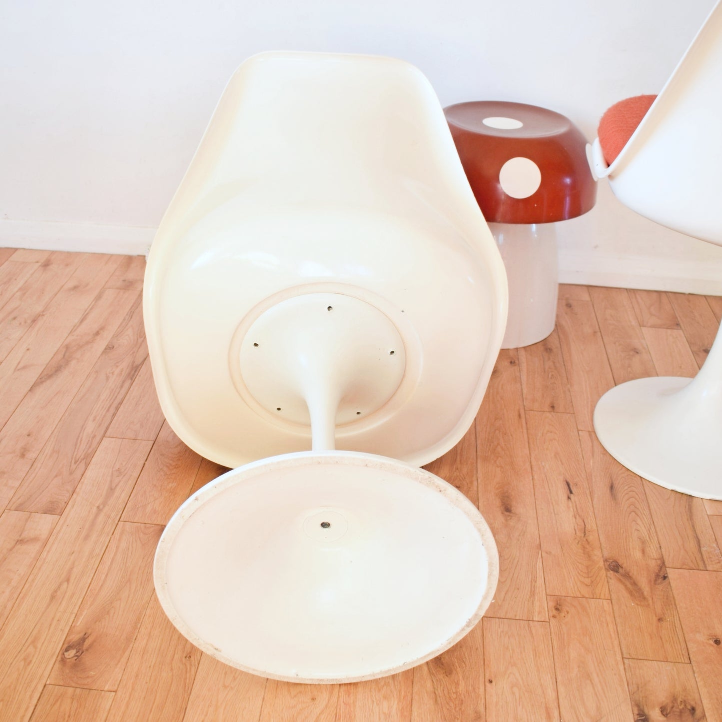 Vintage 1970s Tulip Based Chairs - White