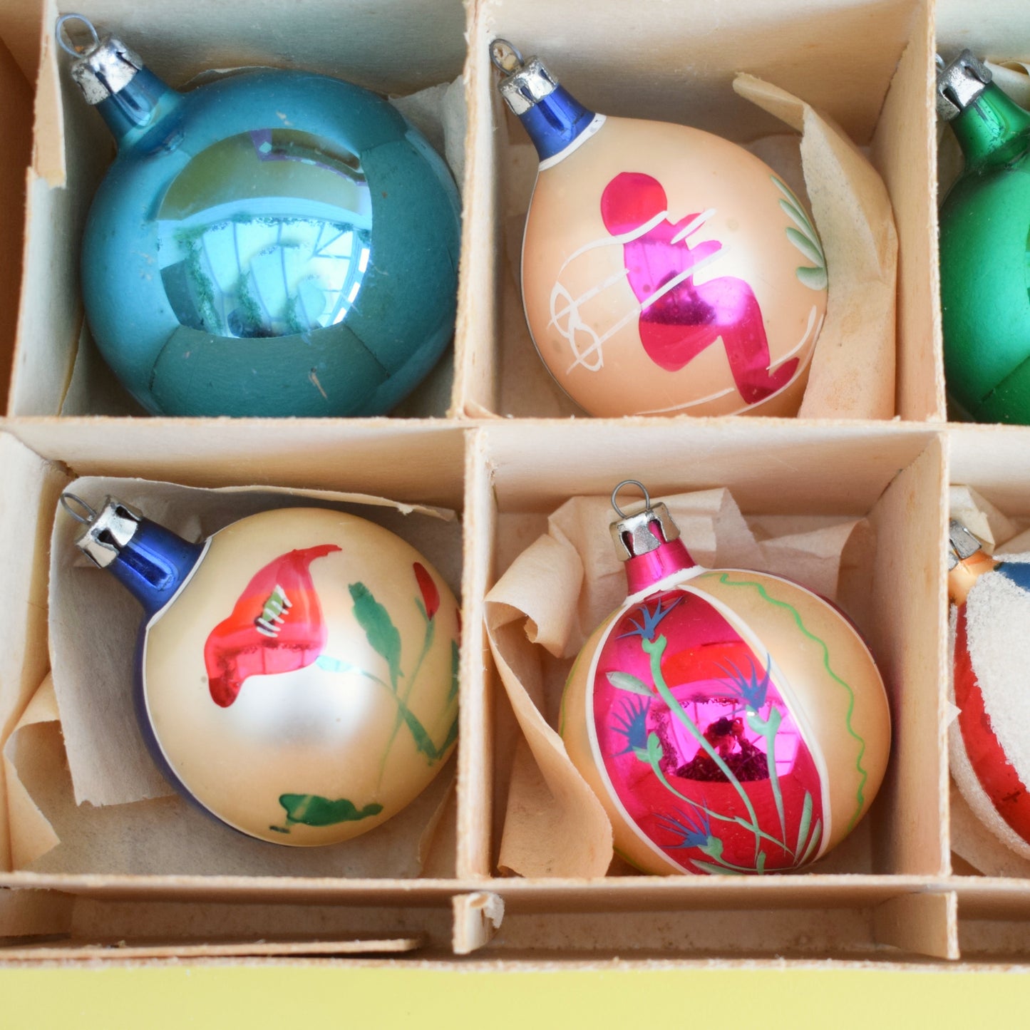 Vintage 1960s Glass Christmas Baubles - 12 Medium ..