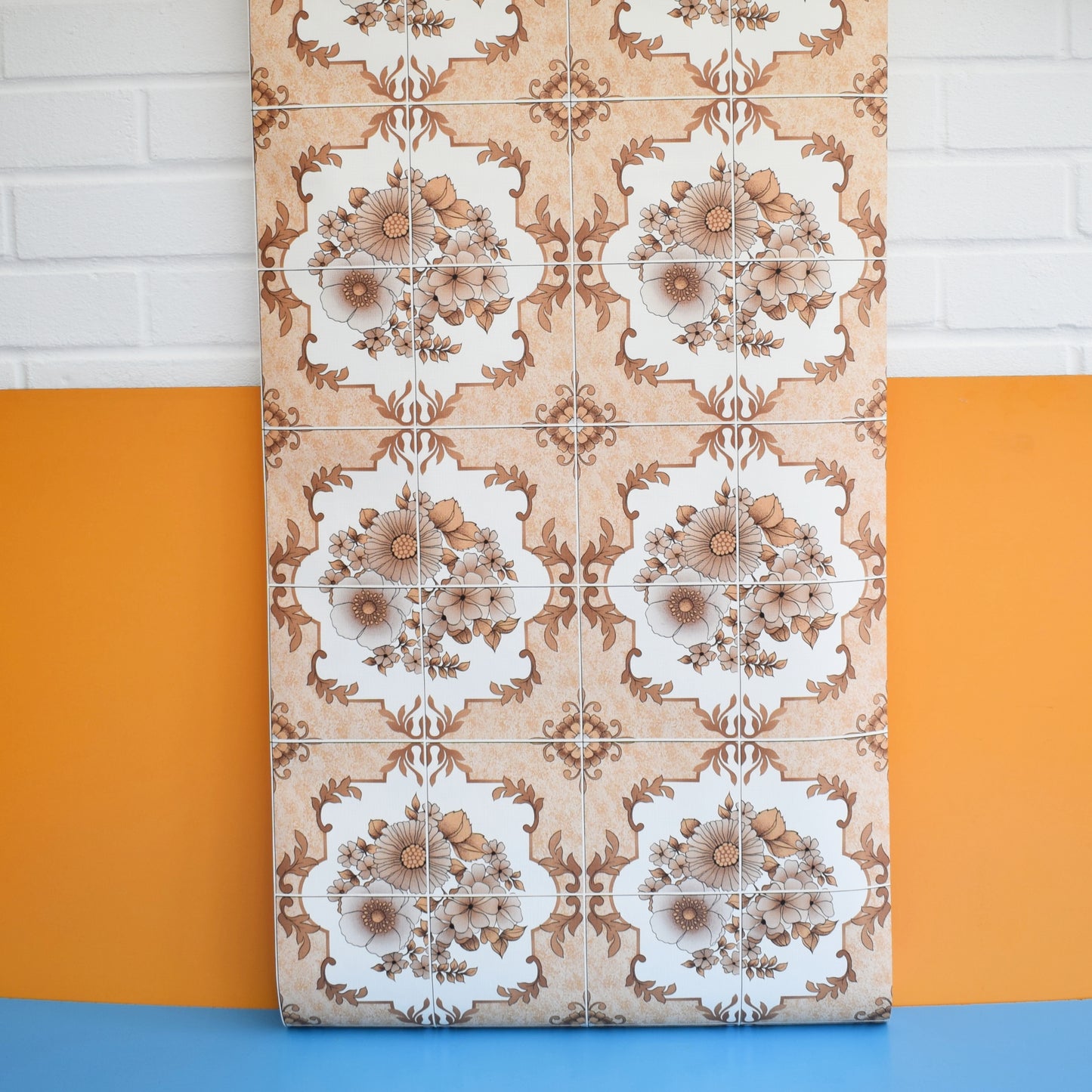 Vintage 1970s Geometric Flower Power Wallpaper - Brown