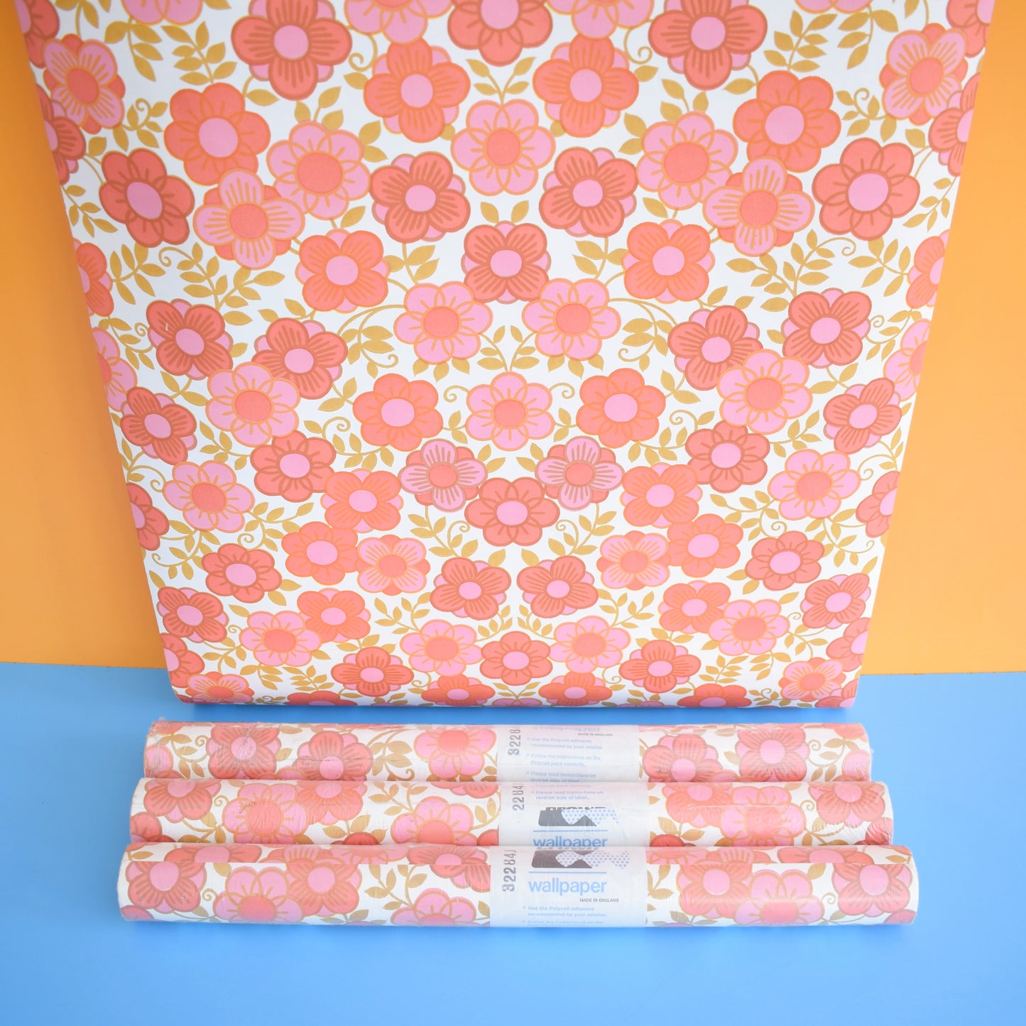 Vintage 1960s Wallpaper - Flower Power -Pink (Multiples)